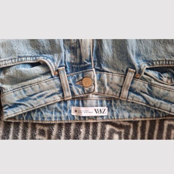 ZARA Women's High Waist Mom Fit Jeans, Size US 2 (EUR 34), Light Wash Denim - Picture 7 of 9